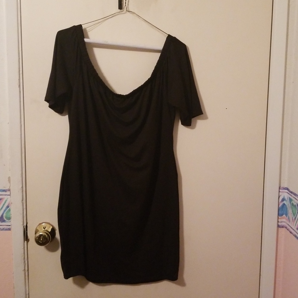 Black Off-The-Shoulder Bodycon Dress